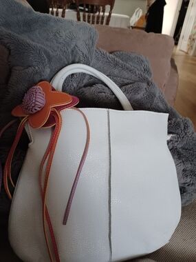Mellon World Womens White Vegan Leather Tote Bag with Decorative Flower Charm